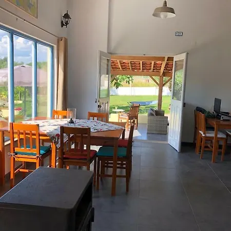 With Bar And Swimming Pool * Pinheiro de Coja