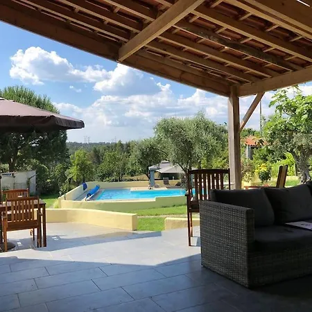 Casa de Férias With Bar And Swimming Pool